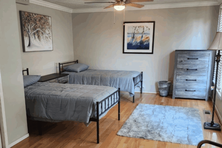 admiral house bedroom